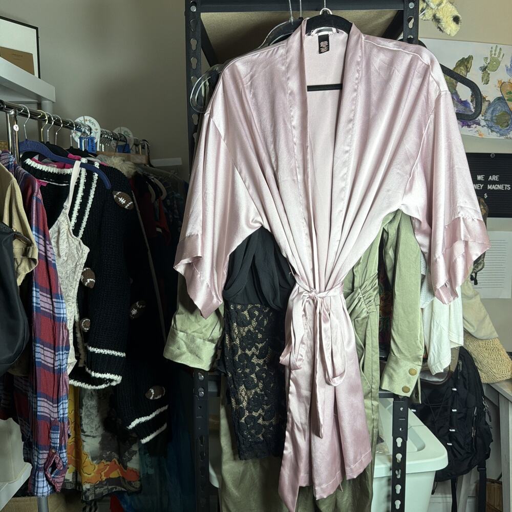Victorias Secret Satin Robe 3/4 Sleeves XS /S Mid Thigh Length Pink Pockets READ - Picture 15 of 15